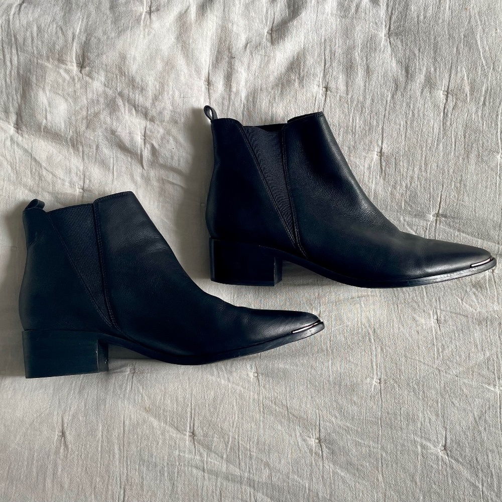 Marc Fisher Yale Pointy Toe Chelsea Bootie 9M